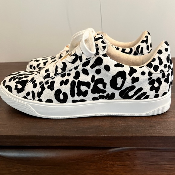 Black and white leopard runners - Picture 3 of 7